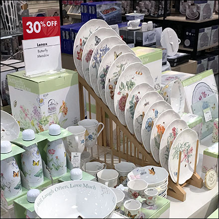 Lenox Dish-Displayer Endless Cascade