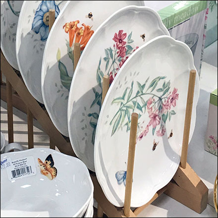 Lenox Dish-Displayer Endless Cascade