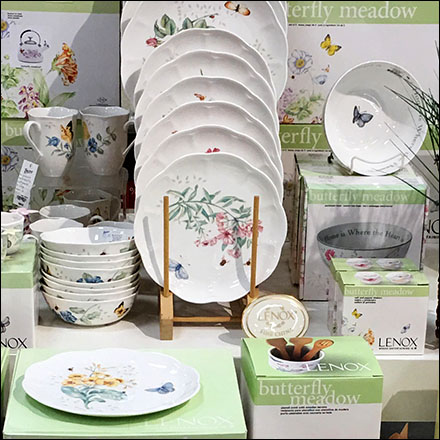 Lenox Tableware Set Trestle Table Display Aux