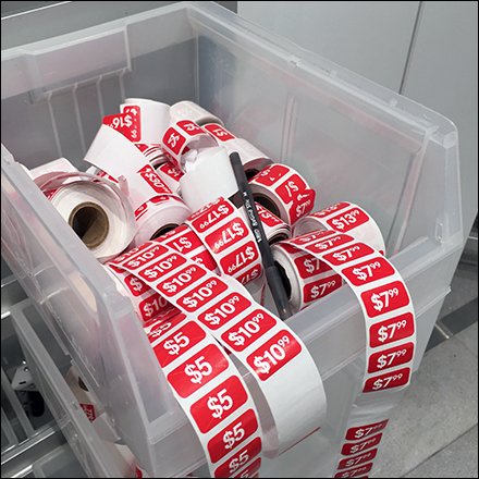 Tray-Equipped Price-Labeling Mobile Cart