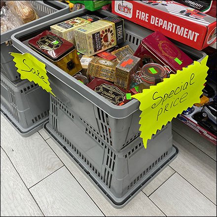 Impromptu Grocery Tote Merchandising Display