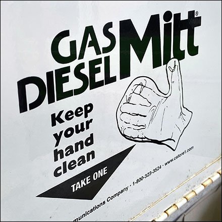 Keep-Your-Hand-Clean Gas Pump Mitt