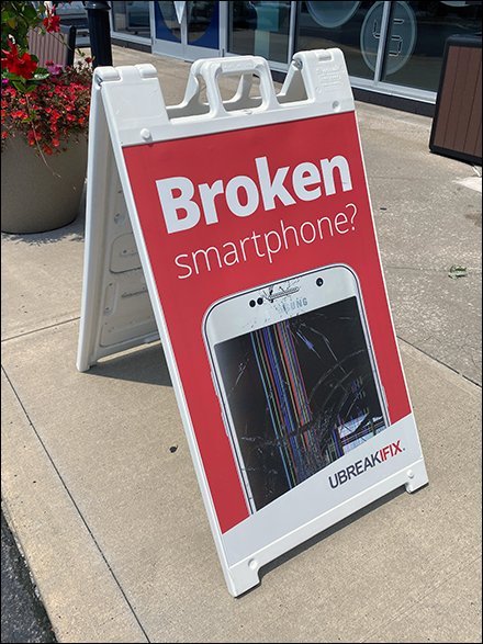 Broken Smartphone Out-Of-Home AdBroken Smartphone Out-Of-Home Ad