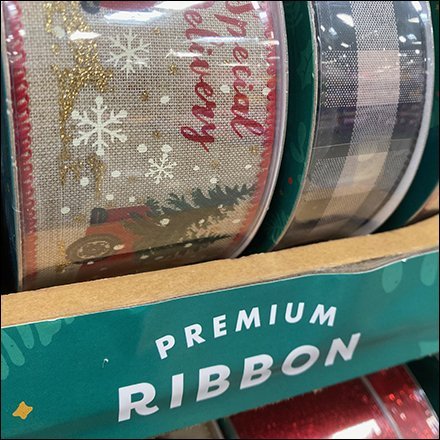Private-Label Christmas Ribbon Merchandising