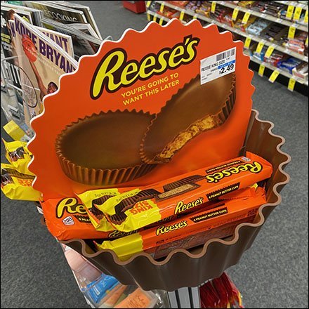 Reese's Wait Queue Display Stanchion