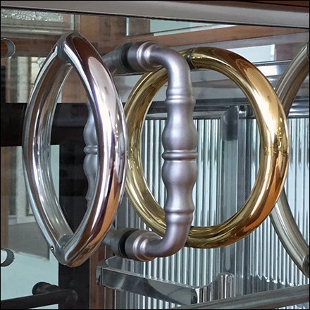Shower Door Handle Display Is Walkaround Tower Configuration