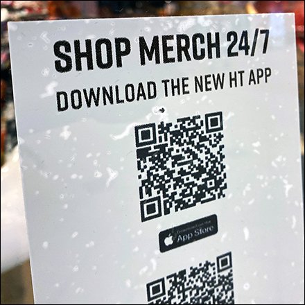 Shop Hot Topic 24/7 App Download QR-Code Outreach
