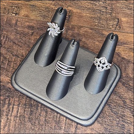 Jewelry Showcase Three-Finger Salute Ring Display