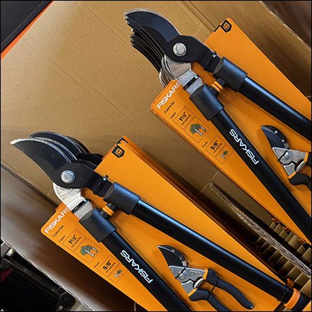 Fiskars Pruner Pallet Display At The Ready