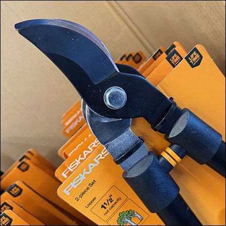Fiskars Pruner Pallet Display At The Ready