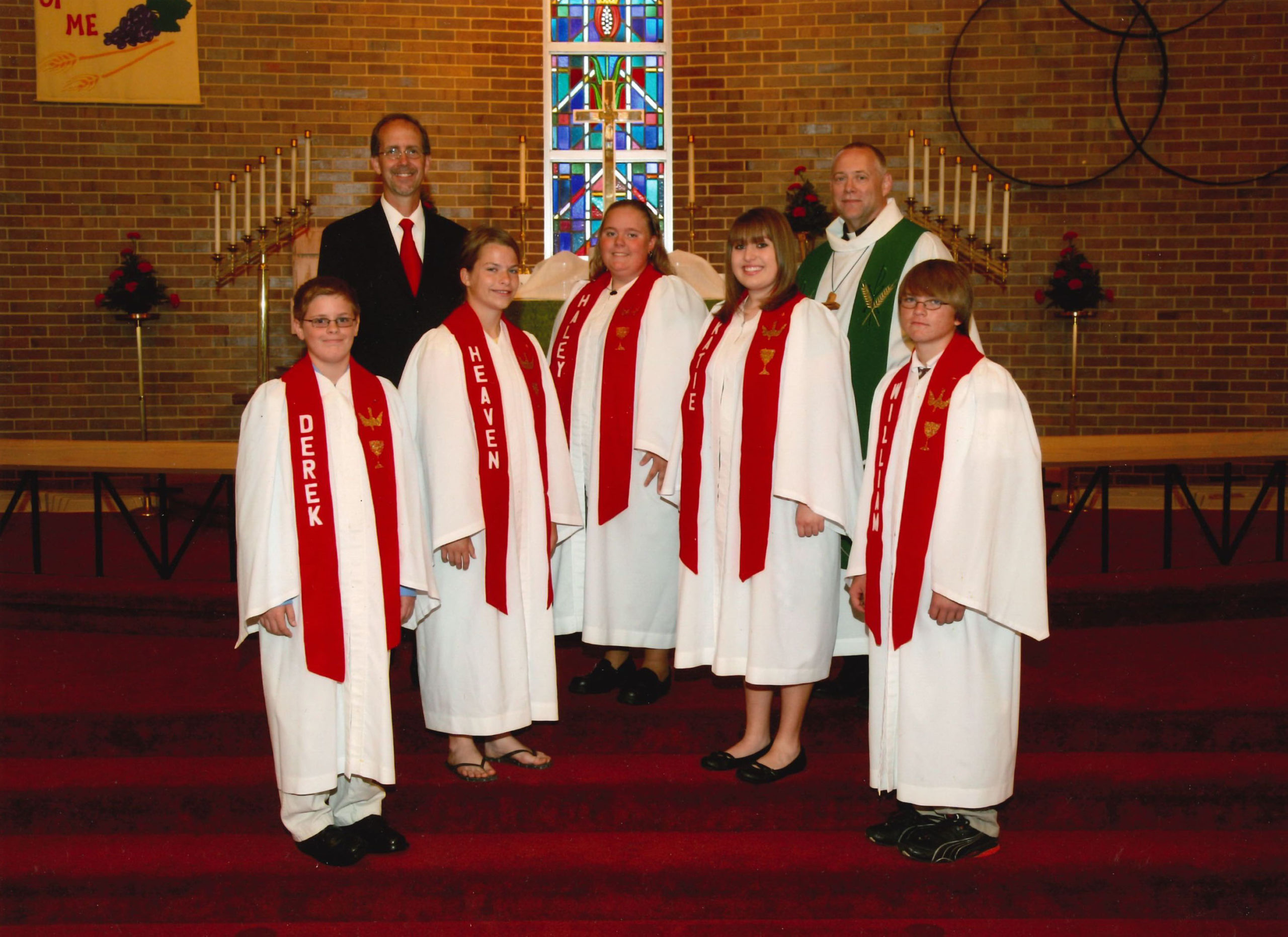 2009 1st row: Derek Herron, Heaven Coughlin, Haley Koeppe, Katie Prescott, William Weiland 2nd row: Burt Heithold, Pastor Jerry Gilbreath ©Bobier Studio