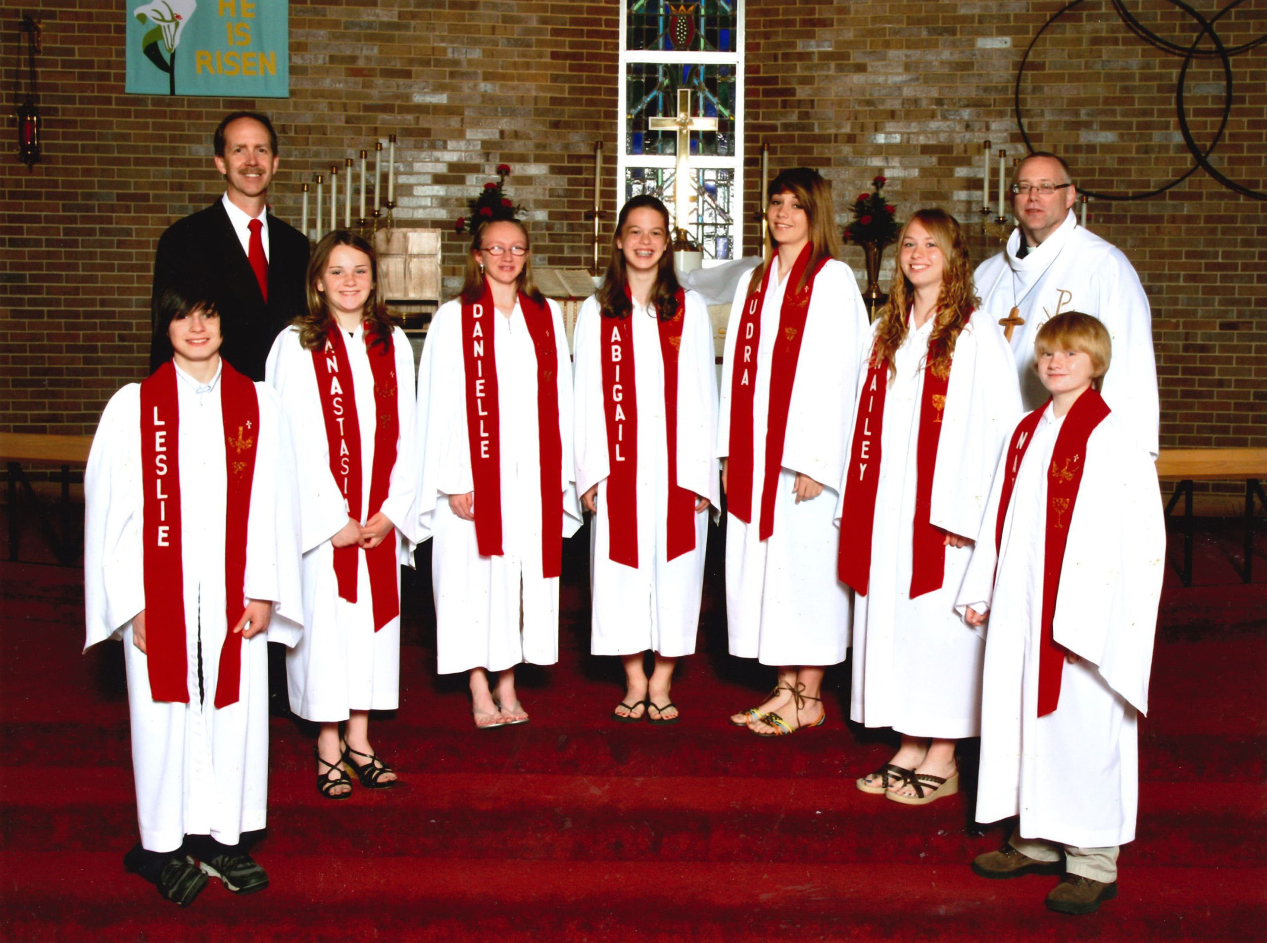 2010 1st row: Les Rahn, Anastasia McCormack, Danielle Kersting, Abbe Fellin, Audra Thramer, Hailey Hinds, Nathan Hinds 2nd row: Burt Heithold, Pastor Jerry Gilbreath ©Bobier Studio