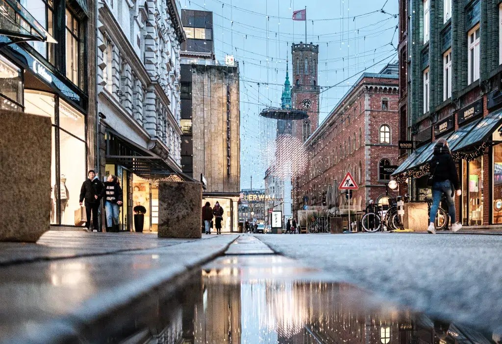 Hamburger Innenstadt in der Weihnachtszeit (Fuji X-T5 mit XF 23mm F1.4 LM WR)