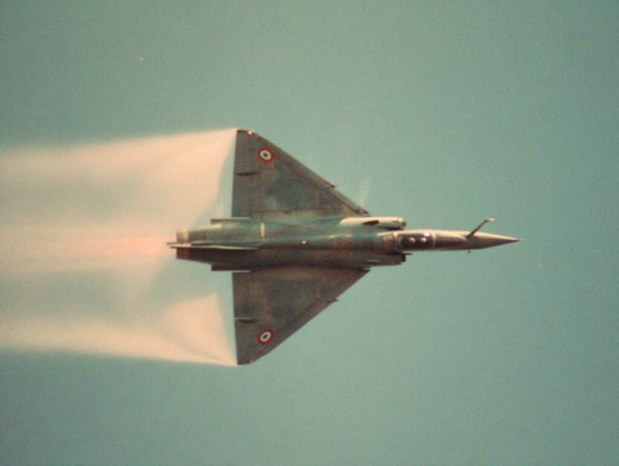 Flying at Mach 1: what a fighter pilot feels