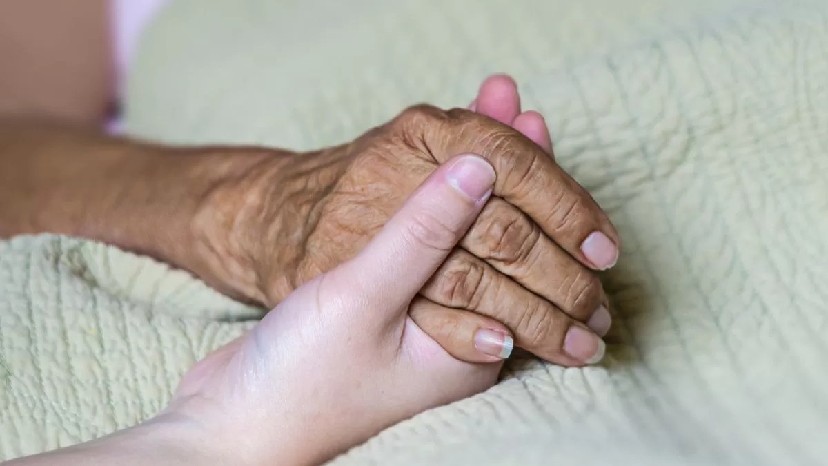 ¿qué significa soñar con un familiar fallecido? aquí te explicamos
