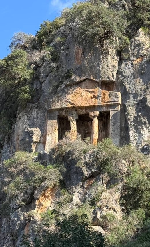 Intriguing ancillary tombs