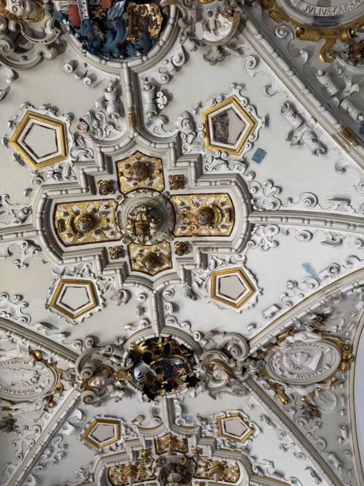Detailed ceiling
