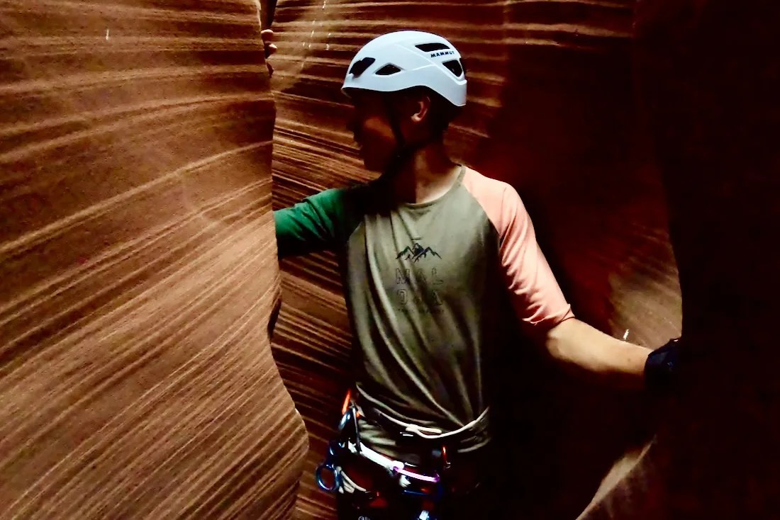 Flo läuft durch den Antelope Canyon in Arizona