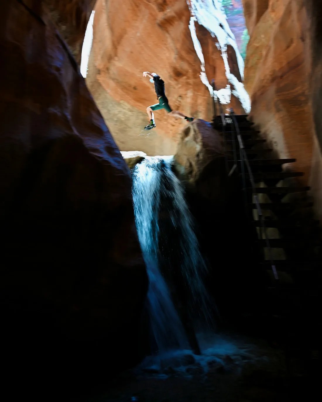 Flo springt über die Kanarra Falls