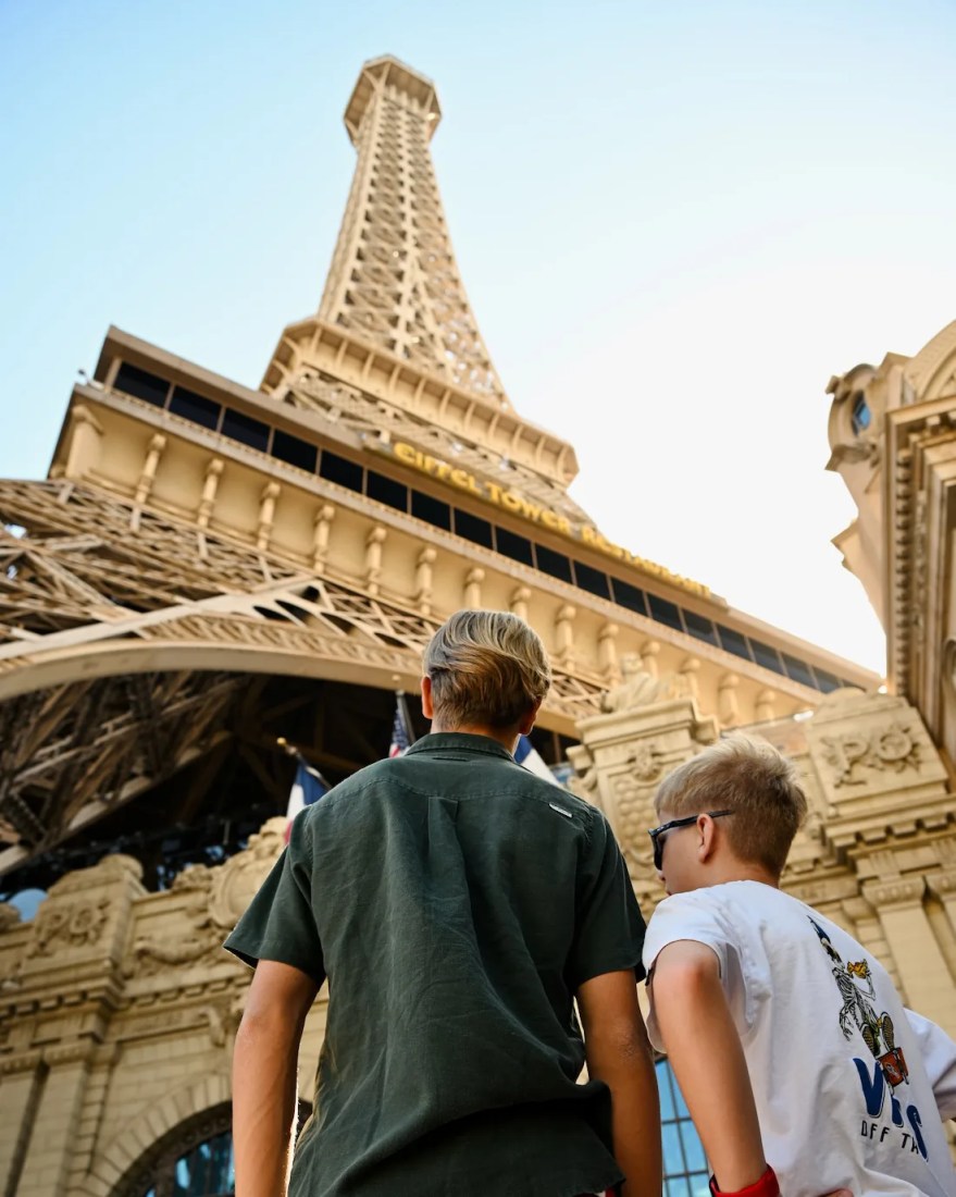 Flo und Ben vor dem Paris Las Vegas