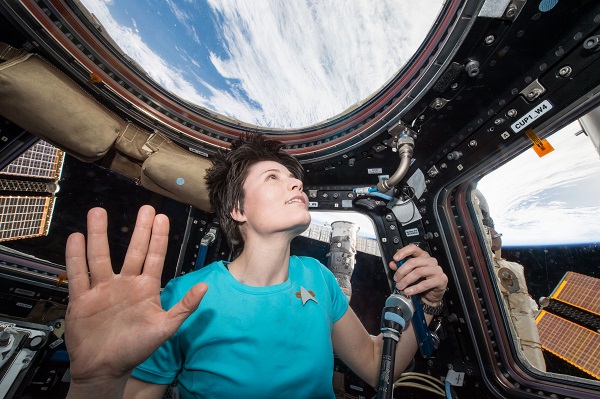 Astronaut sees UFO in space