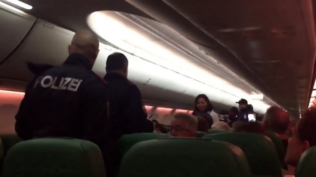 Farting Passenger Forces Emergency Plane Landing