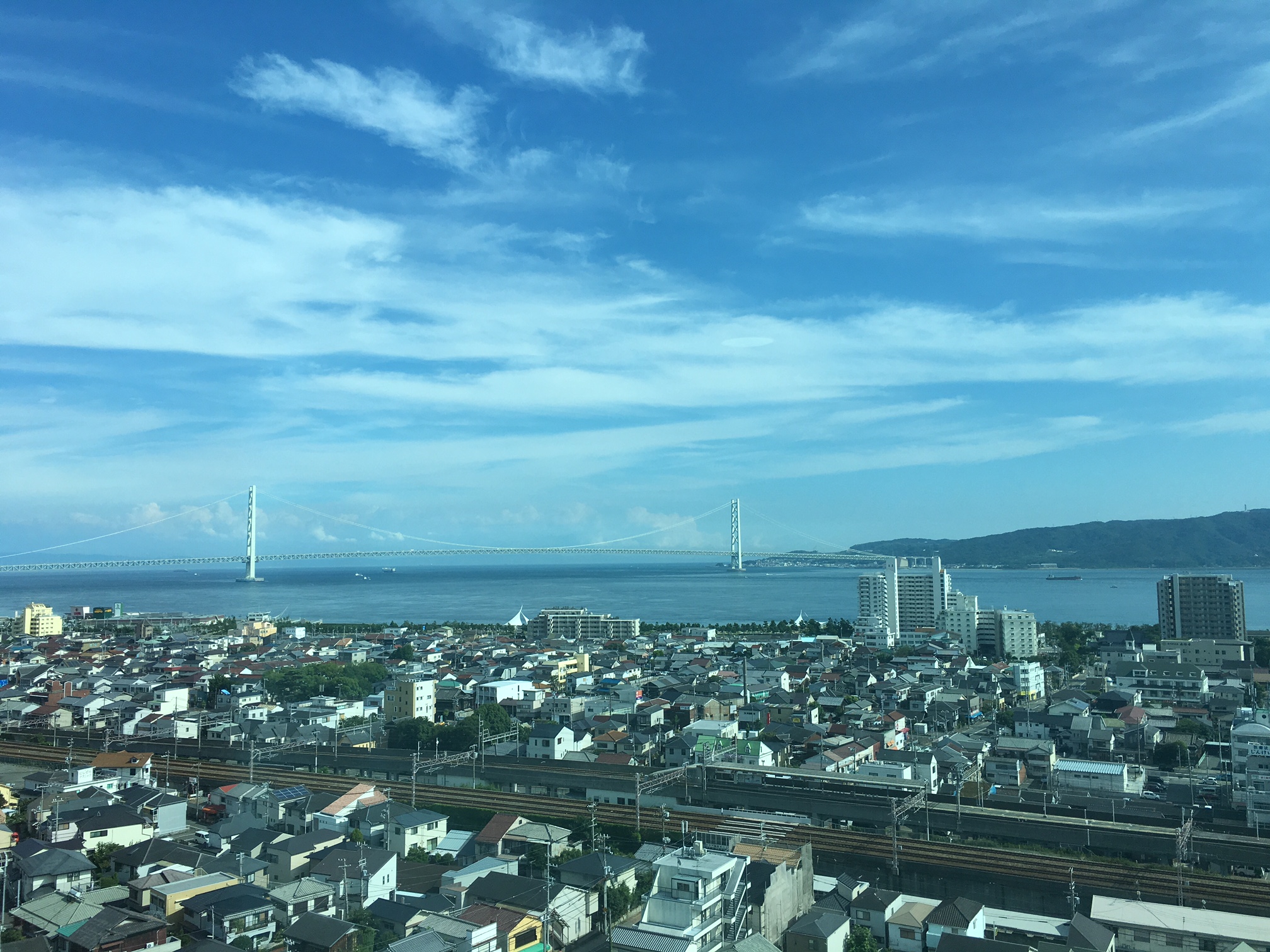 明石海峡大橋と淡路島