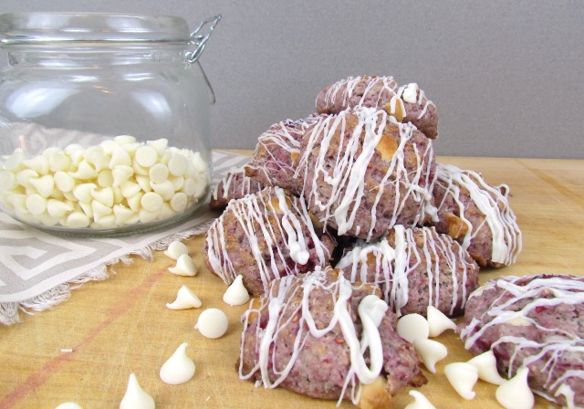 Raspberry white chocolate biscuit bites