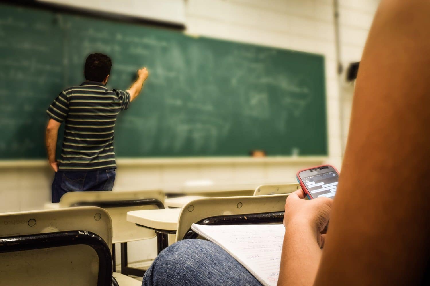 25+ ways to make money at school