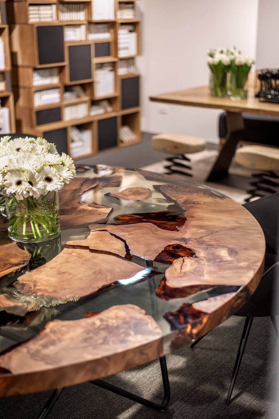Design Resin Table With Rare Wood Inside 2 Fubiz Media
