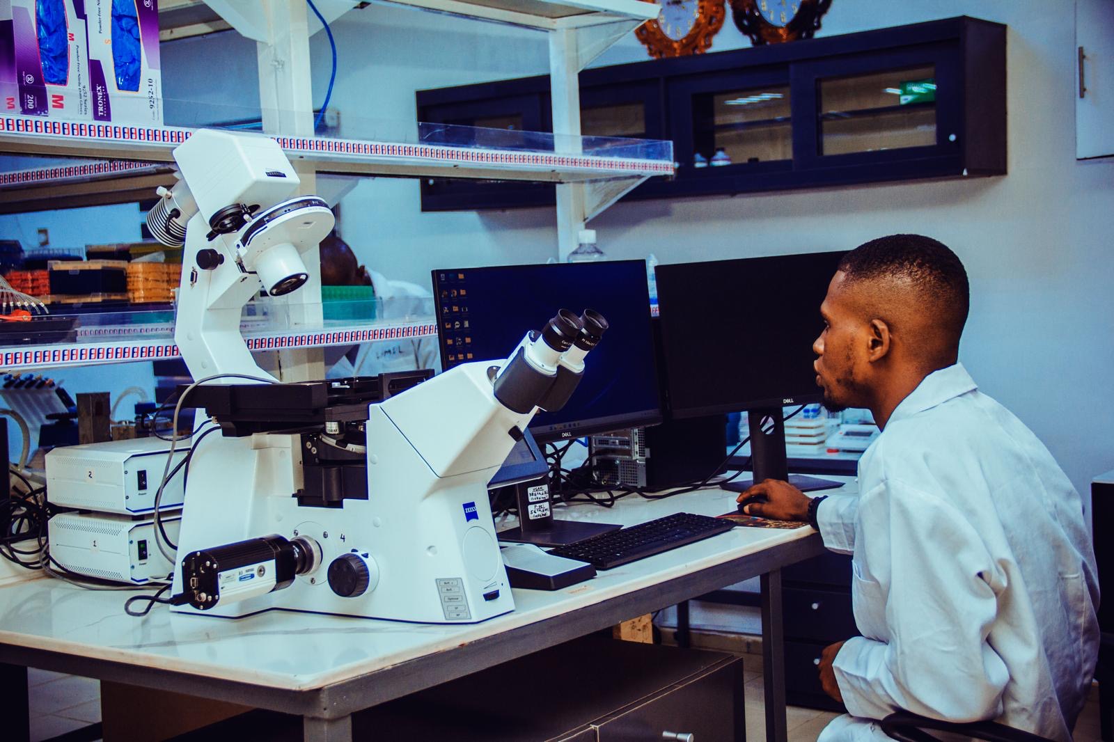 Services Functional Fluidics - Premium Light Wallpaper Gallery - High Resolution