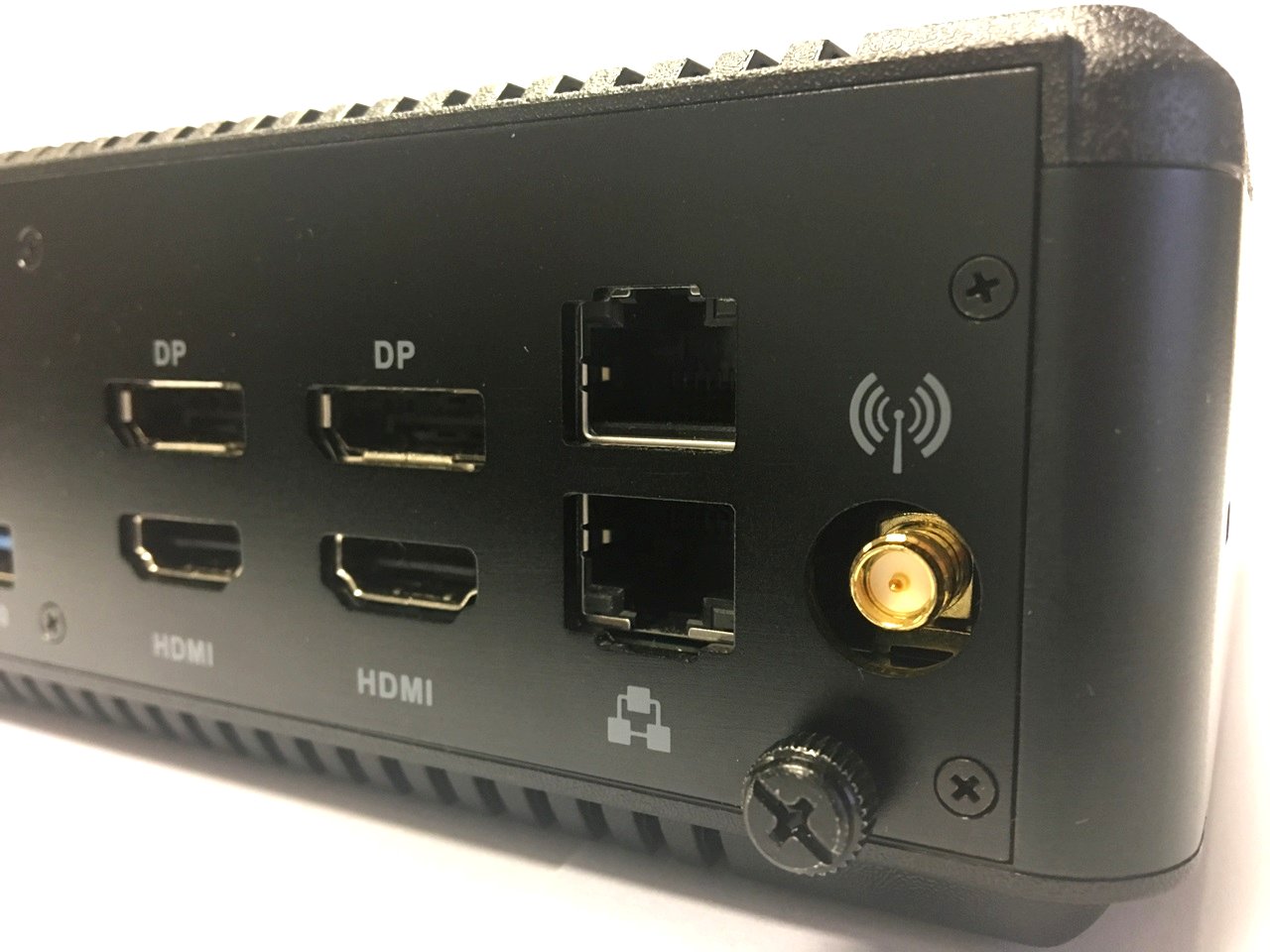 Zotac ZBOX Magnus EN1070 Gaming Mini PC Review - Page 3 of 8