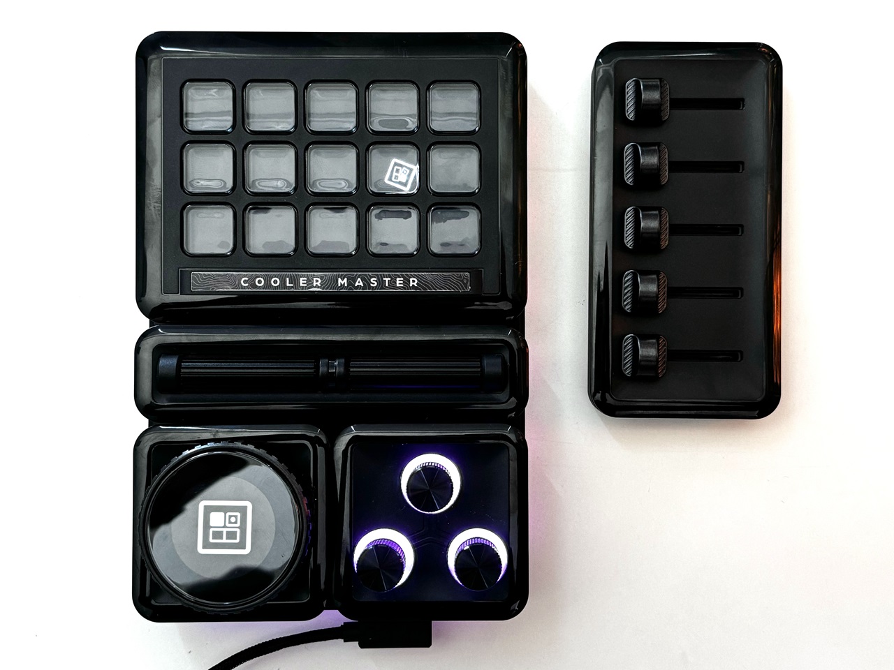 Cooler Master MasterHUB Review - Funky Kit