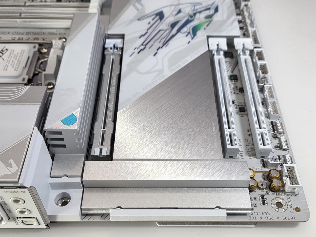 Gigabyte X870E AORUS PRO X3D ICE Motherboard Review - Funky Kit
