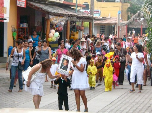 7. Here’s the beginning of the parade of children. 7. Here’s the beginning of the parade of children.