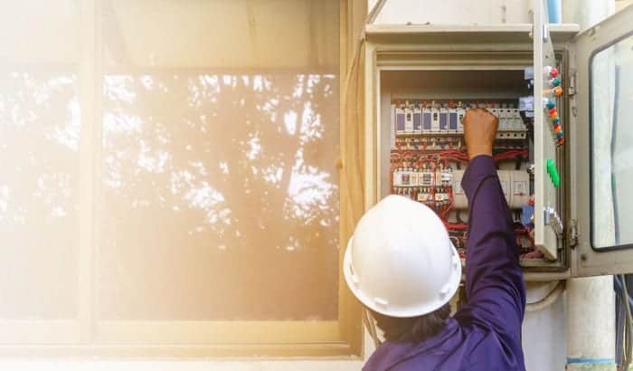 How To Change A Circuit Breaker (With Pictures) - Wikihow