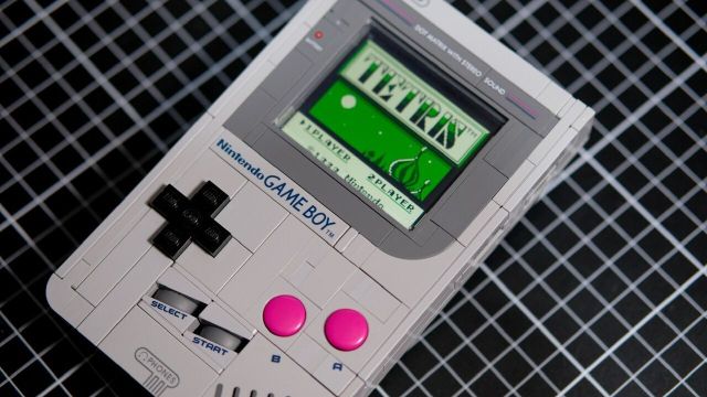 data-15 Modder transforma o Game Boy de LEGO em um portátil funcional