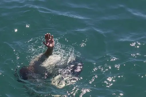 At least 17 Sudanese migrants die, nine missing after boat capsizes off Libya, UN says