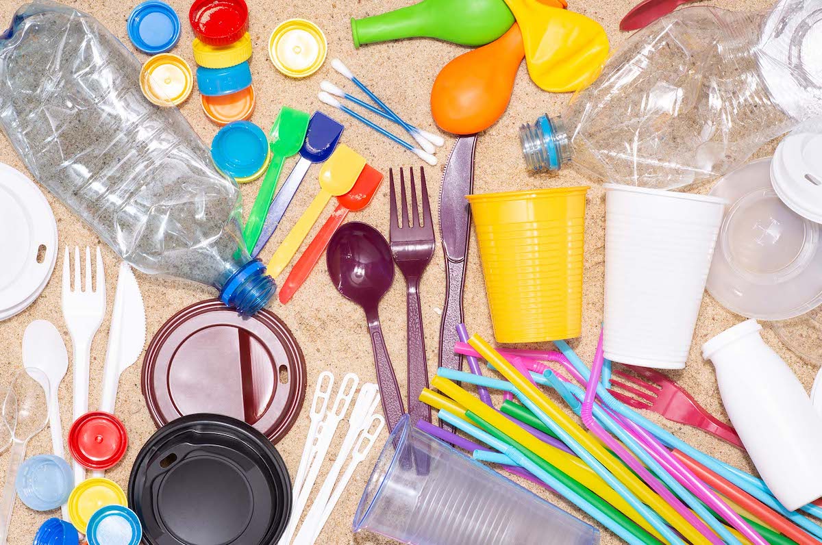 Anglia interzice unele articole din plastic, din octombrie