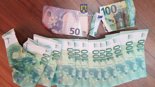 Bărbaţi arestaţi preventiv pentru că au pus în circulaţie bancnote false