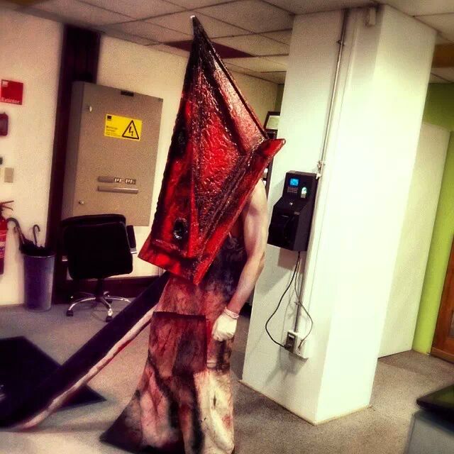 Cosplay Pyramid Head Chile (On Facebook)