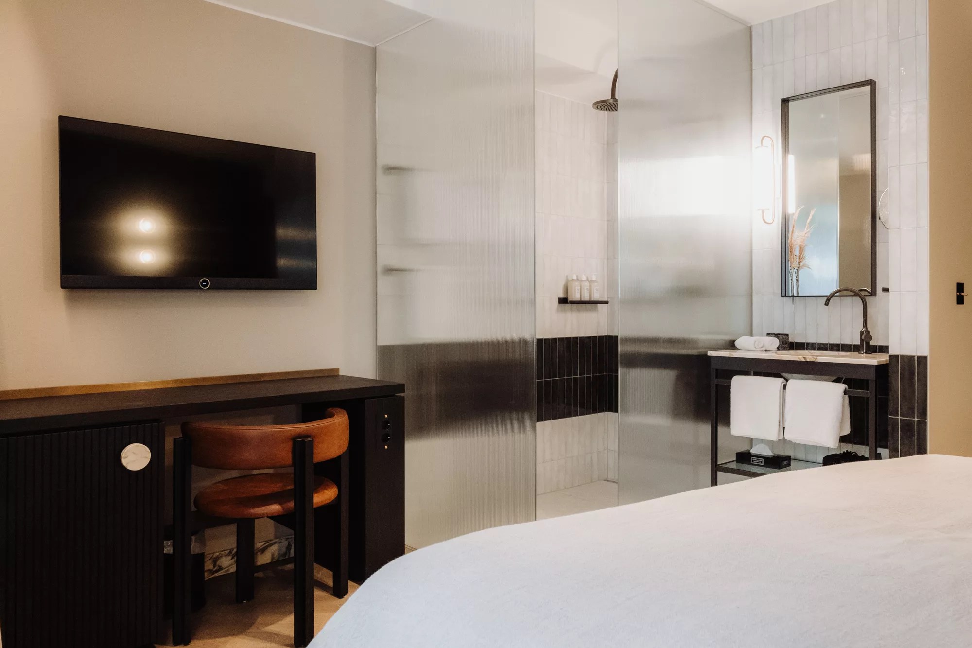 Experience luxury and elegance in the bathrooms at Gentle Hide, where meticulous design meets comfort for a serene and indulgent retreat.