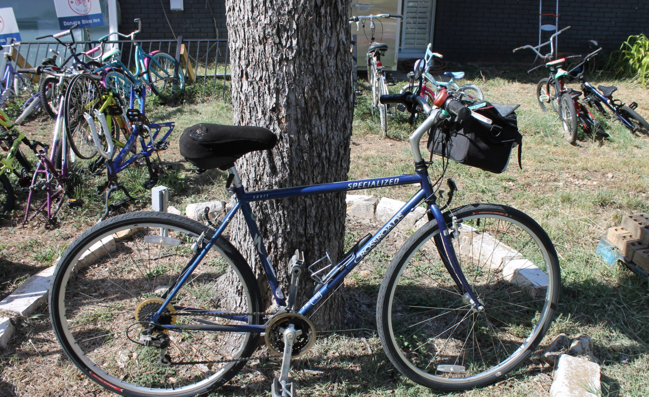 Specialized Crossroads Plus Hybrid Bike - 0294