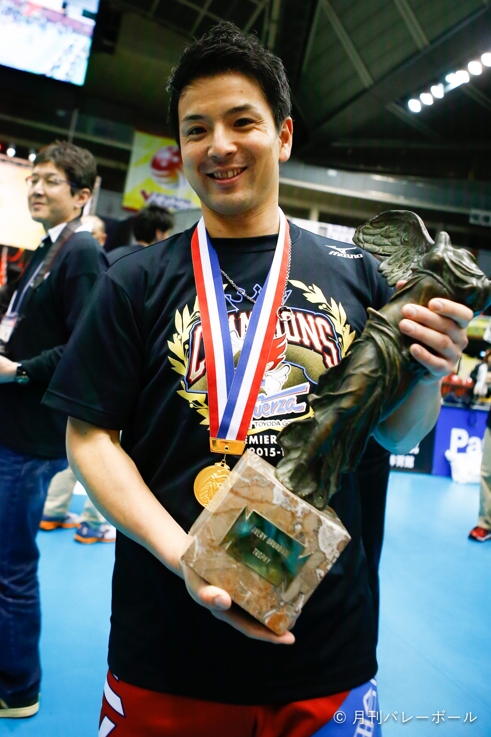 16/17 Vリーグ男子☆直筆サイン生写真☆豊田合成/古賀幸一郎