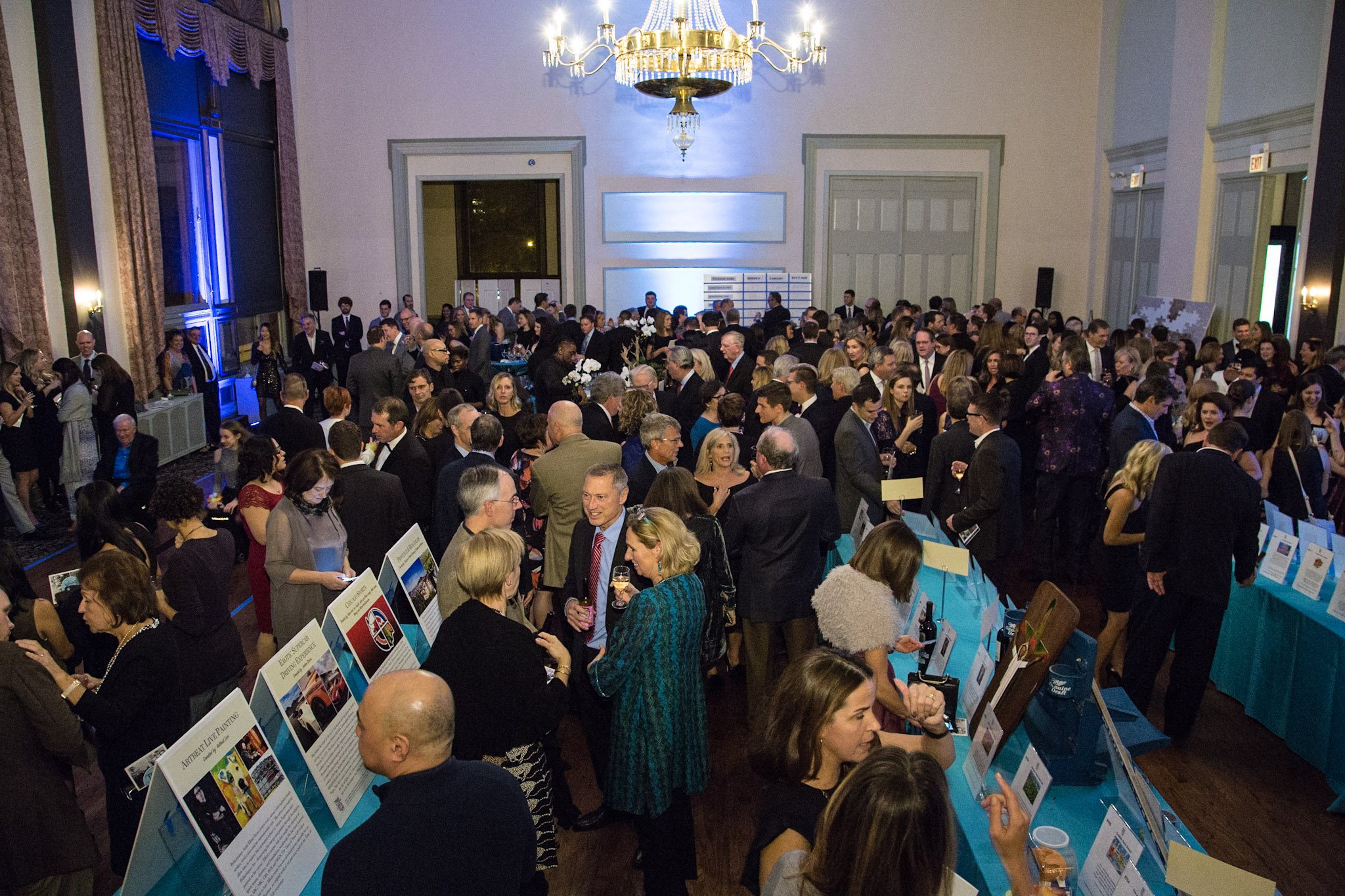 Maximizing the roi of fundraising auctions