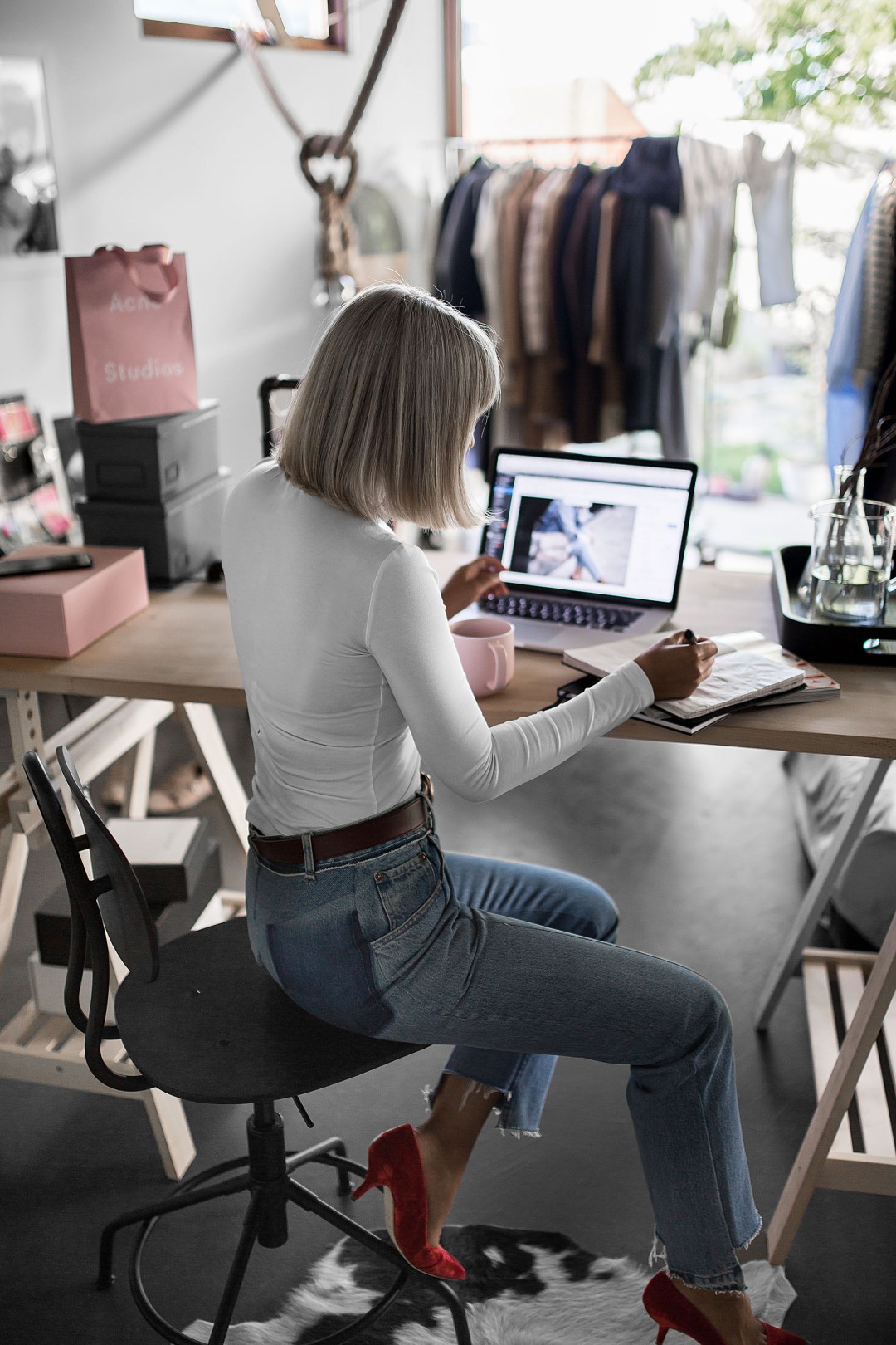 The purpose of a curriculum vitae (cv) is to provide a prospective employer with a summary of your education, employment history, skills, achievements and interests. How To Look For A Fashion Job When Youâ€™re Working Full