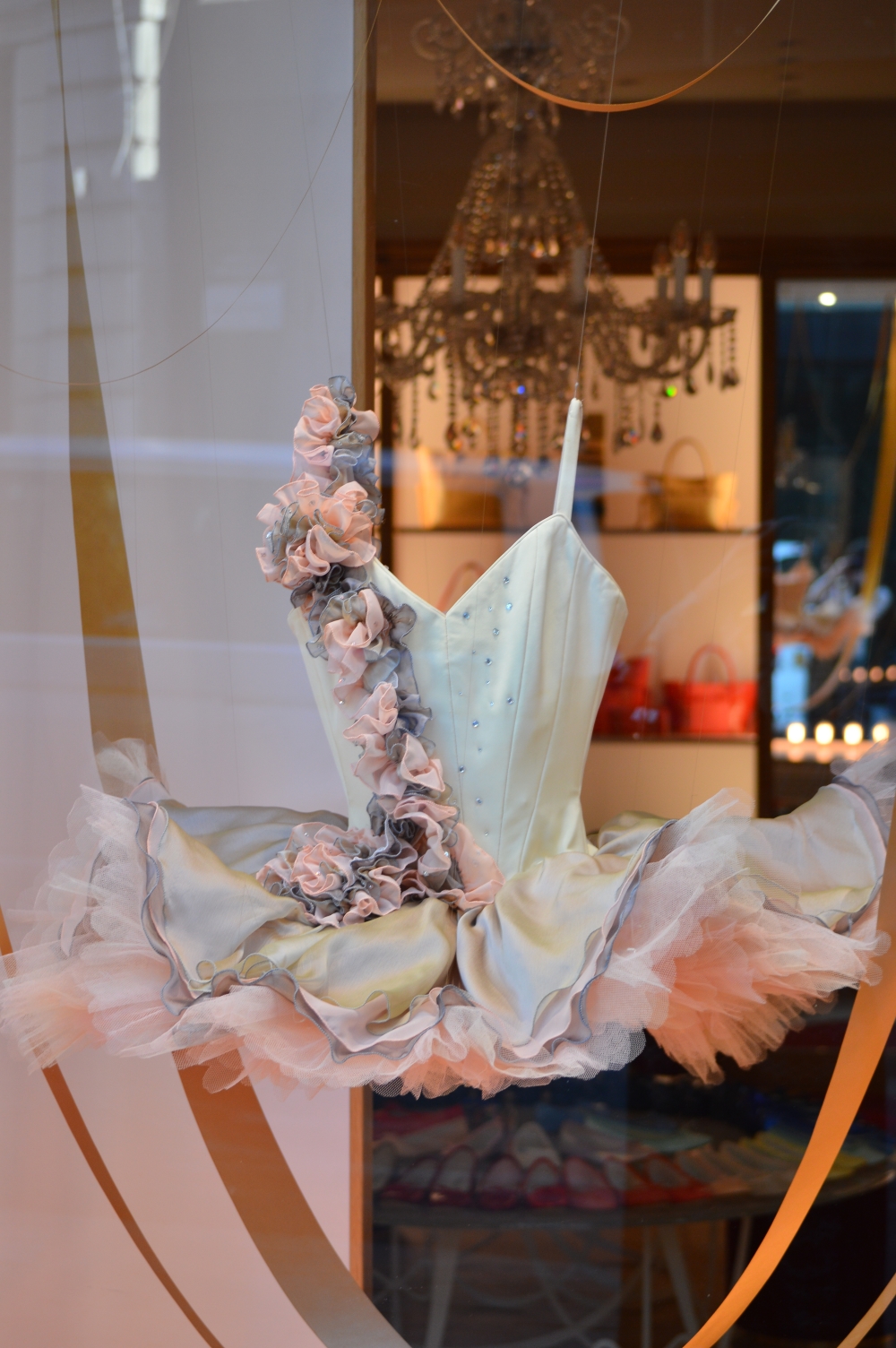 ballet dress,window shopping in brussels, shopping streets in brussels, glamthug blog, belgian fashion