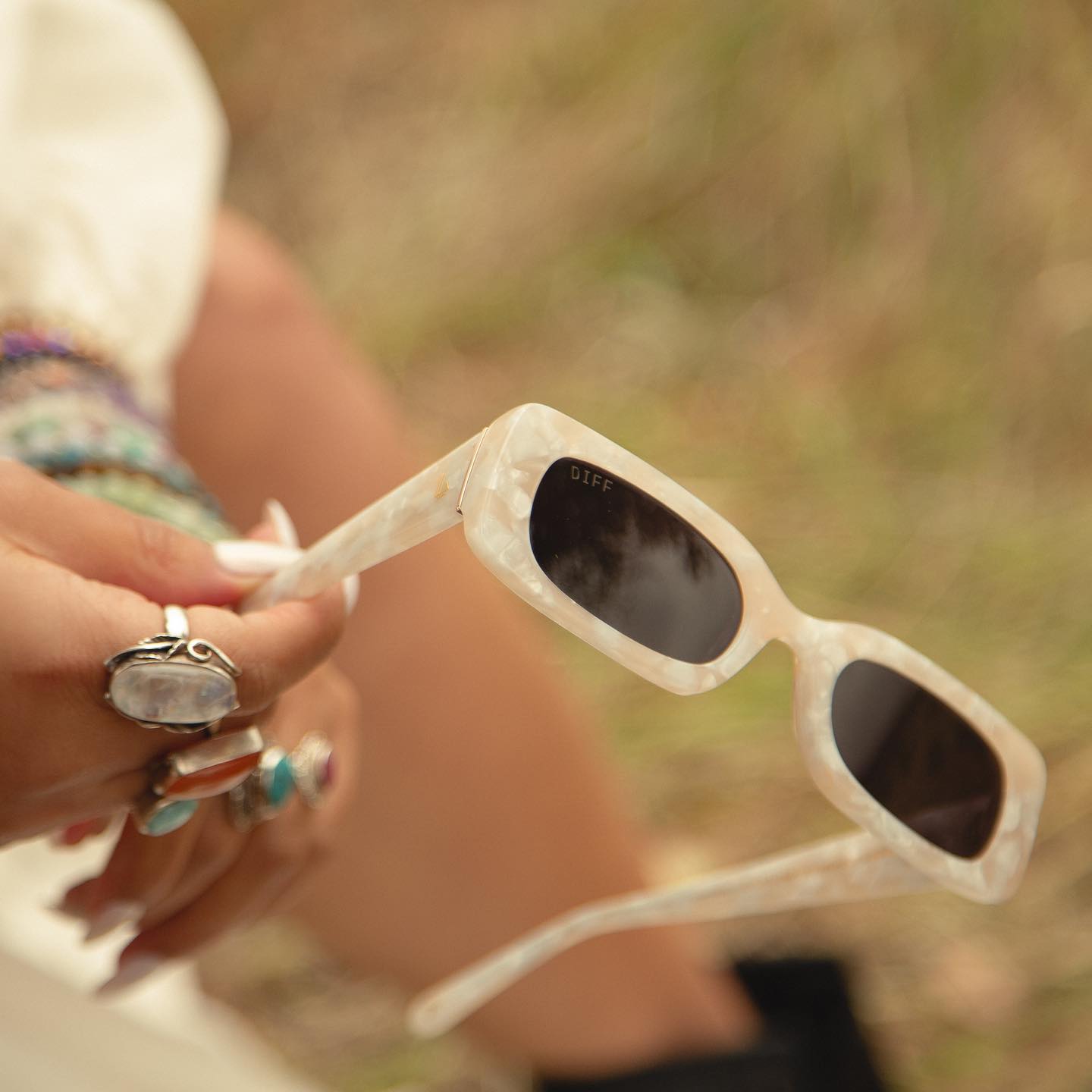An Expert‘s Review of DIFF Eyewear: Style, Quality & Social Impact