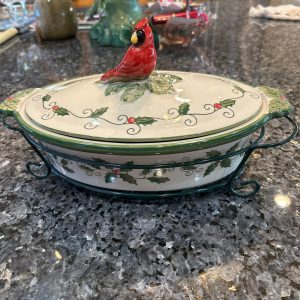 Cardinal's Holiday Watch – Temptations Holly Garland Casserole with Wire Rack