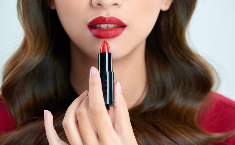 Red Lipstick: हर लड़की के लिए परफेक्ट है रेड लिपस्टिक
